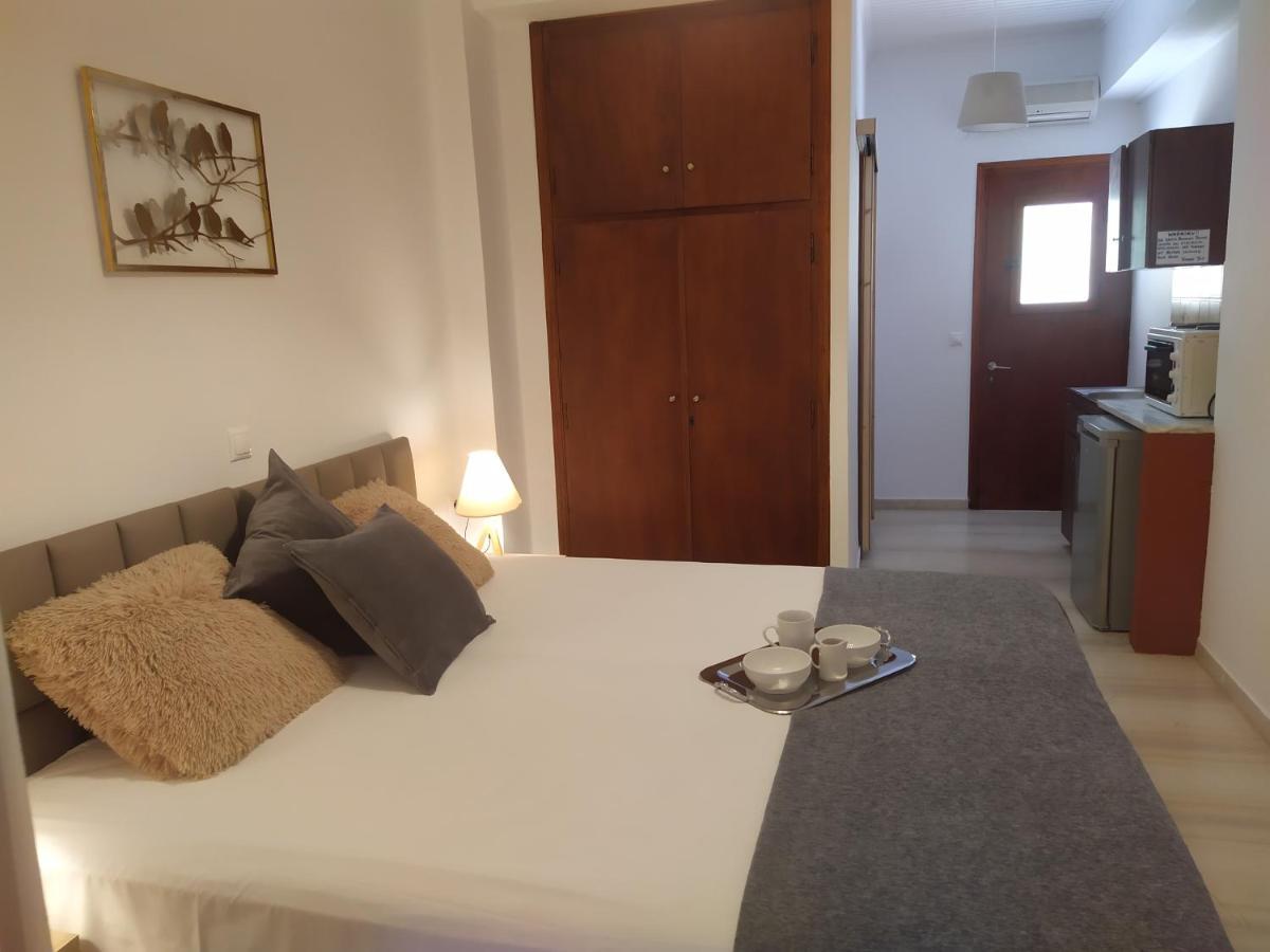 Aronis Apartments Mpenitses Eksteriør billede