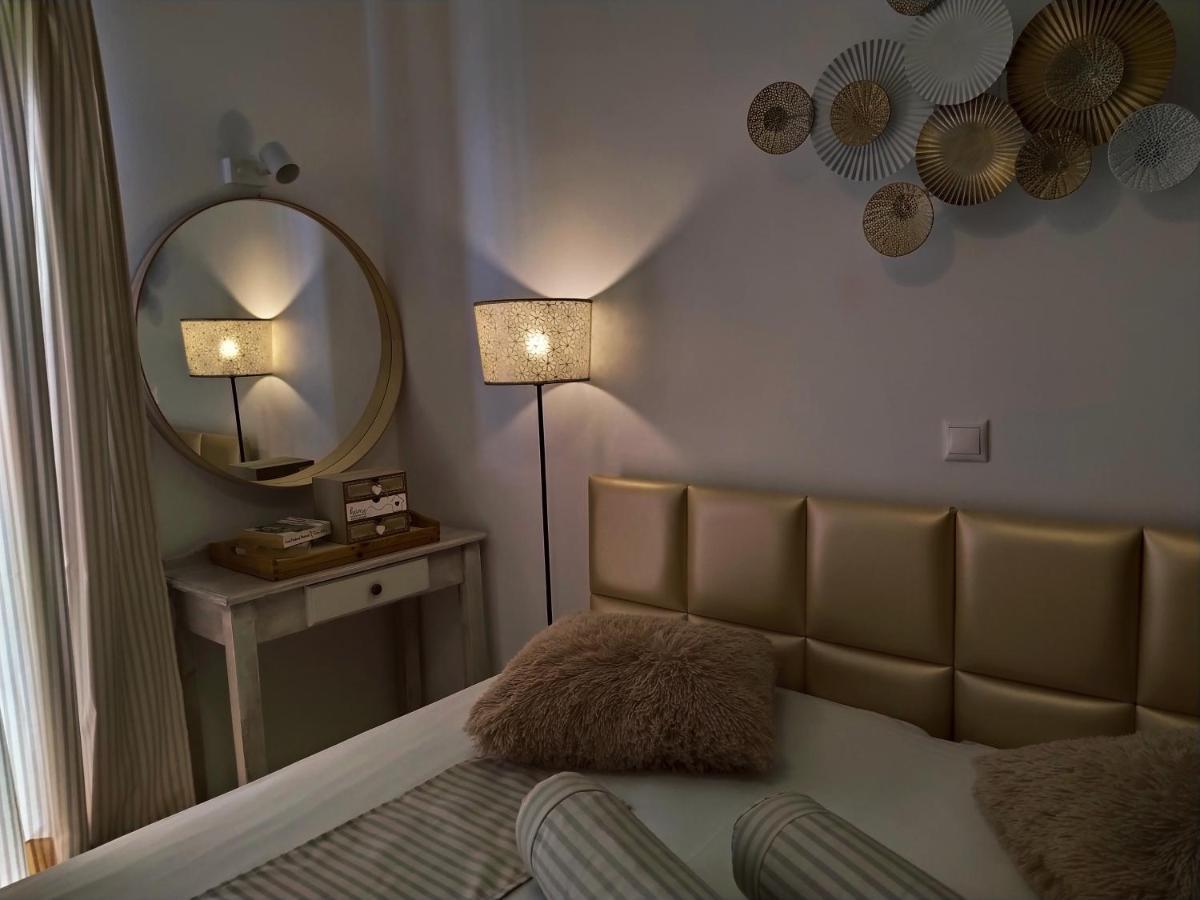 Aronis Apartments Mpenitses Eksteriør billede