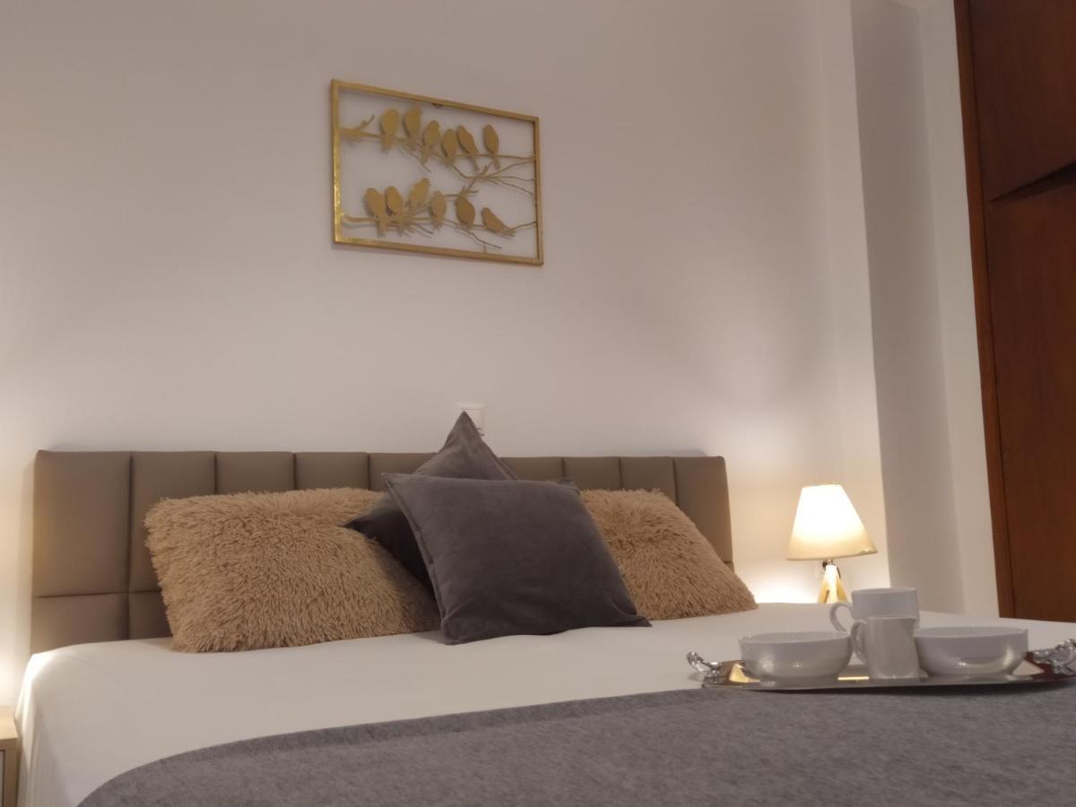 Aronis Apartments Mpenitses Eksteriør billede