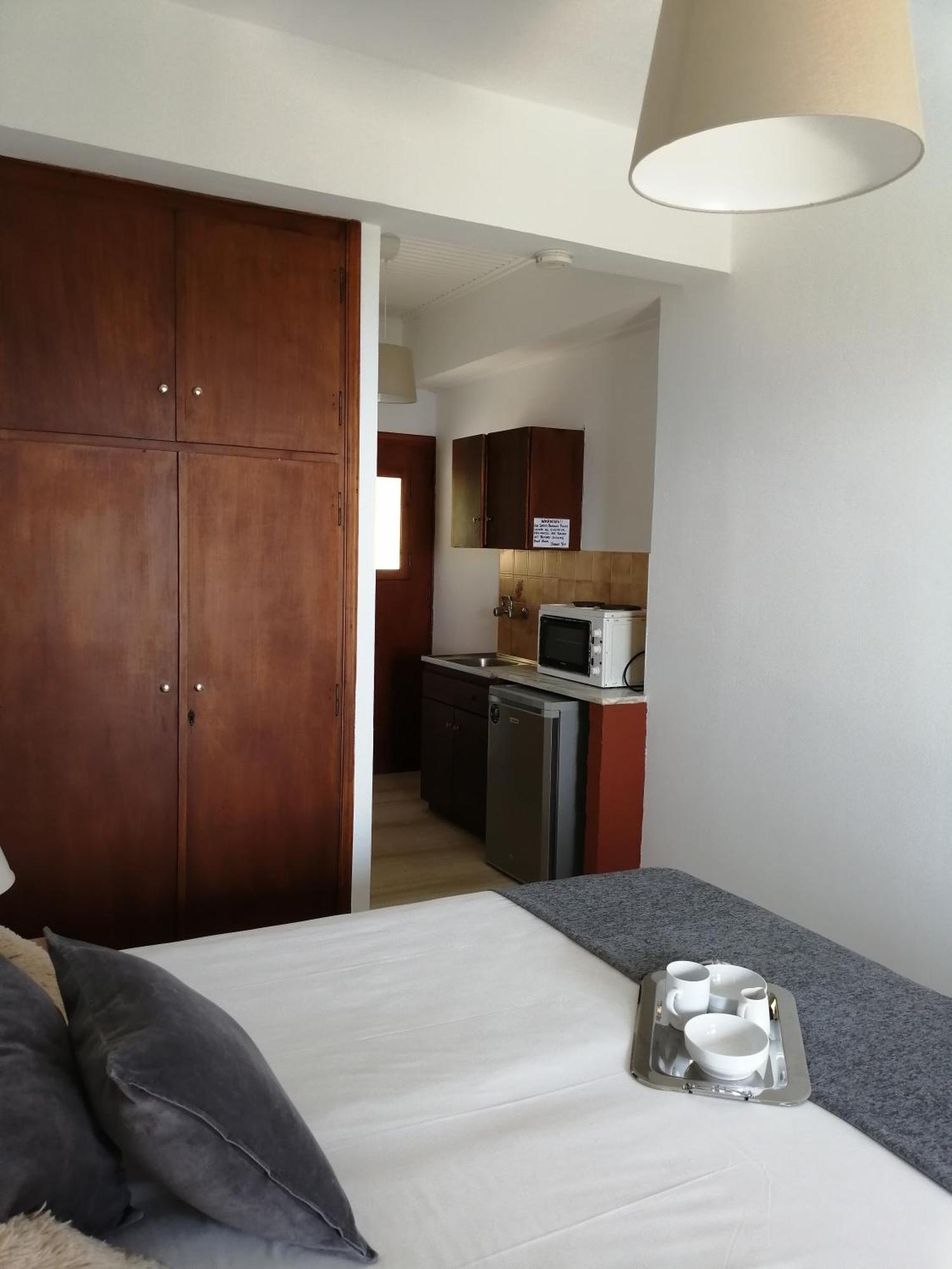 Aronis Apartments Mpenitses Eksteriør billede