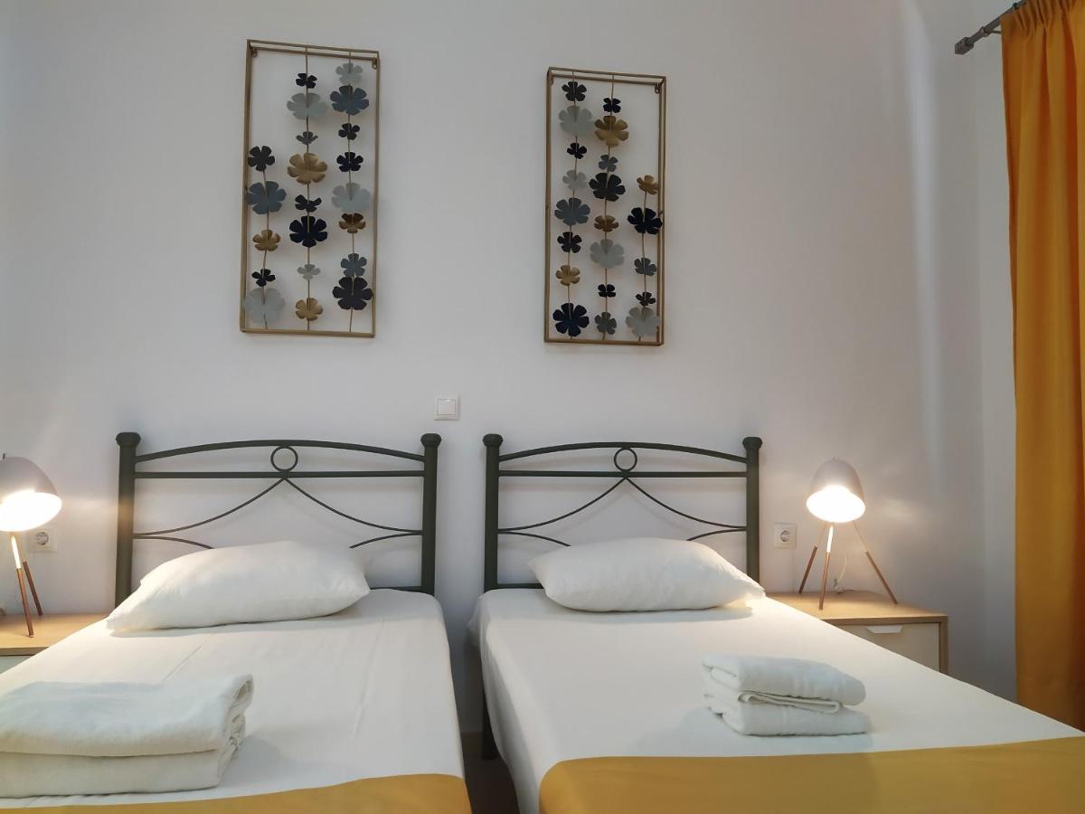 Aronis Apartments Mpenitses Eksteriør billede